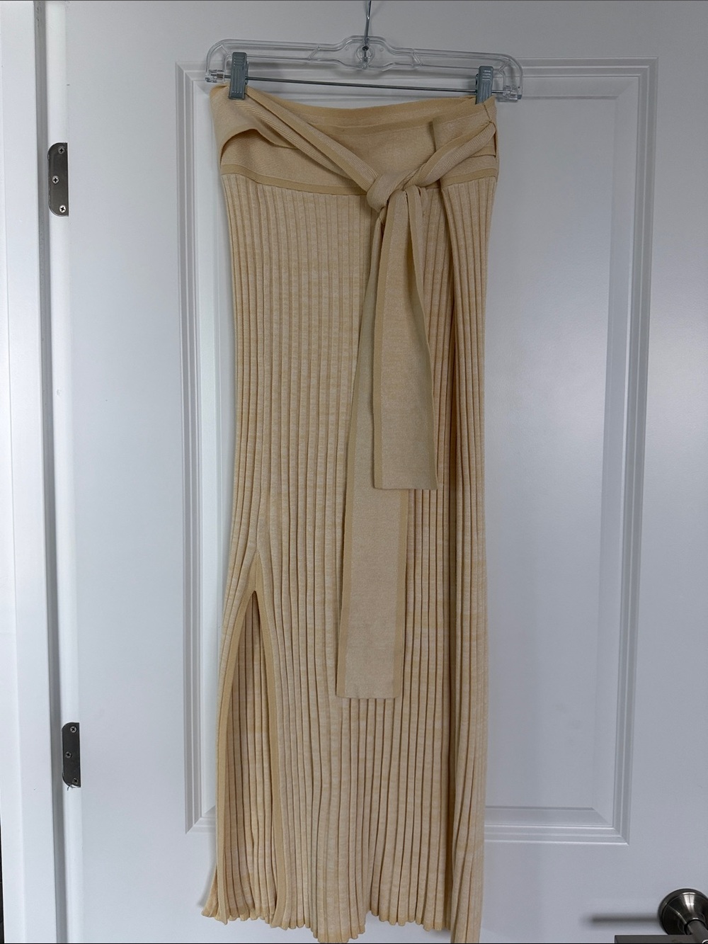 Tie-Waist Ribbed Midi Skirt in Soft Yellow/Beige